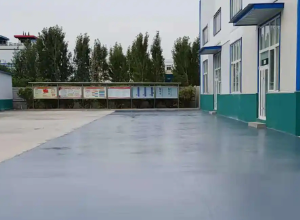 海南藏族彩色路面喷涂翻新的材料对冬季